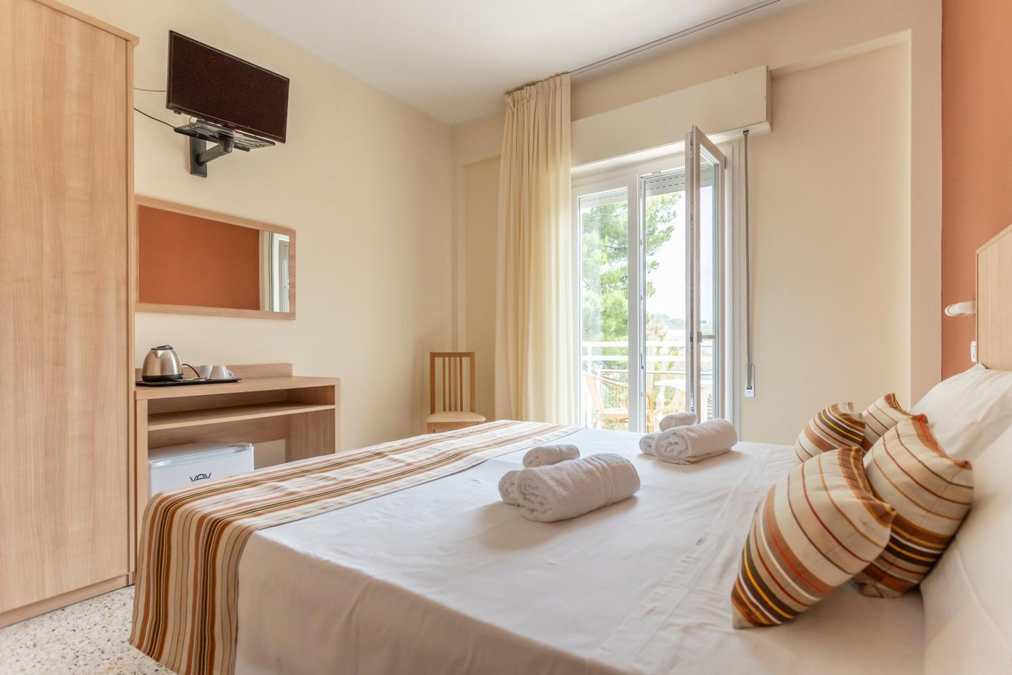 Hotel Cormoran Riccione Exterior photo