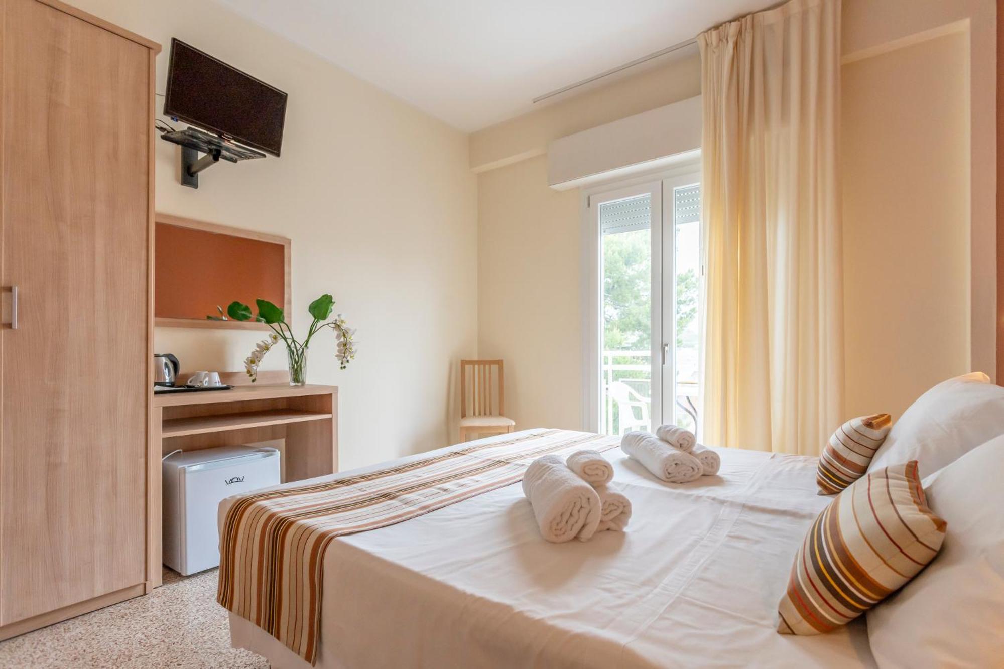 Hotel Cormoran Riccione Exterior photo