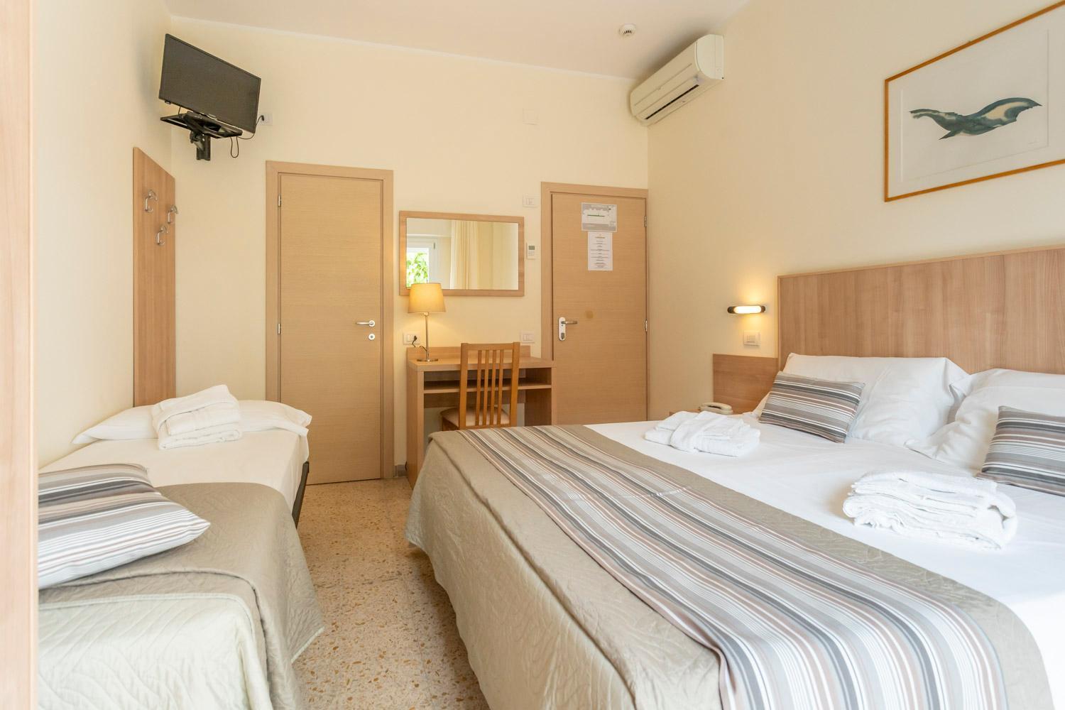 Hotel Cormoran Riccione Exterior photo